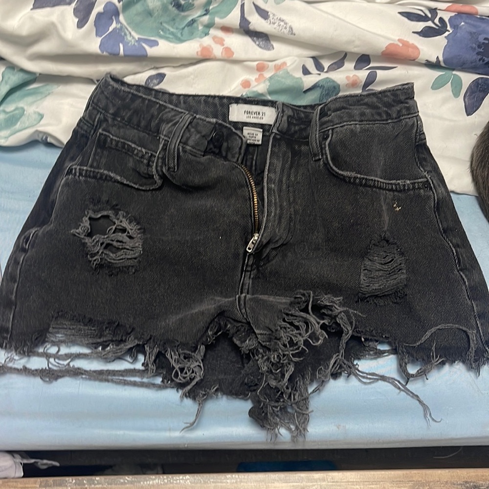 Size 27 forever 21 Jean shorts